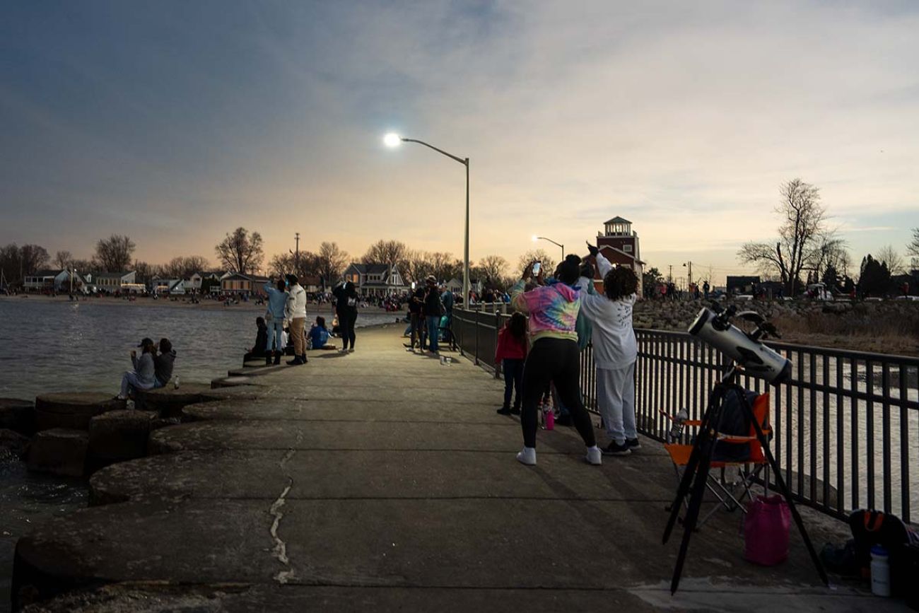 A crowd of solar eclipse enthusiasts at Luna Pier