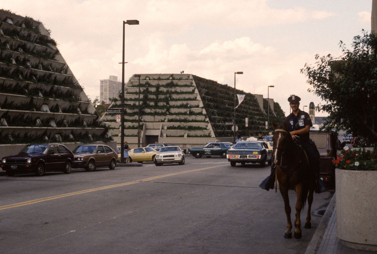 A historical photo of a mounted police officer in Detroit, Michigan 