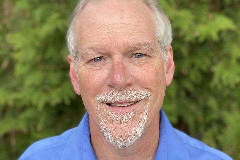 A headshot of Kelly Thayer. 