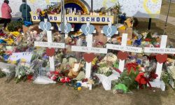 A memorial for the Oxford shooting victims 